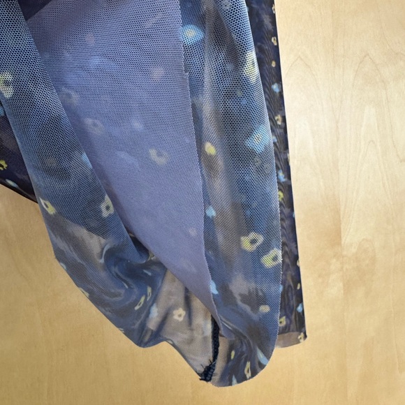 Baum and Pfergarten semi-sheer floral turtleneck - Picture 3 of 5